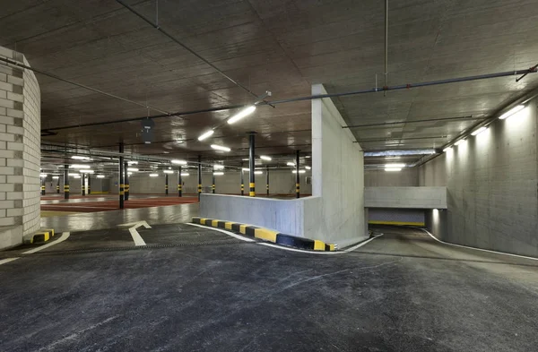 Nieuwe Ondergrondse Parkeerplaats Post — Stockfoto