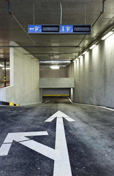 Nieuwe Ondergrondse Parkeerplaats Post — Stockfoto