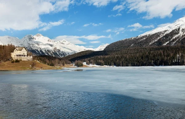 Vackra Bergslandskap Lake Ice — Stockfoto