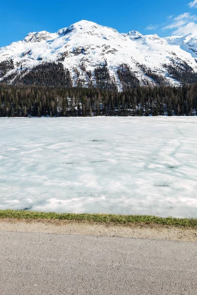 Hermoso Paisaje Montaña Hielo Del Lago —  Fotos de Stock