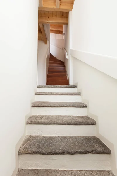 Comfortable Loft Vide Intérieur Vue Sur Escalier — Photo