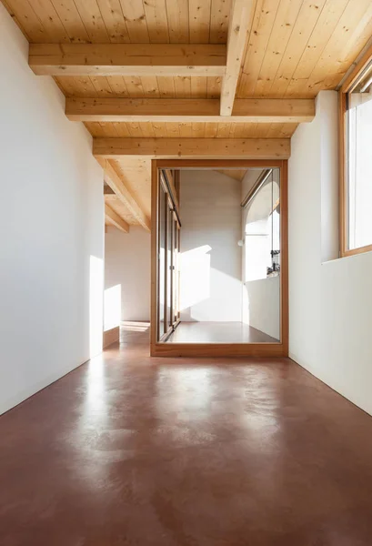 Comfortable Loft Vide Vue Depuis Passage — Photo