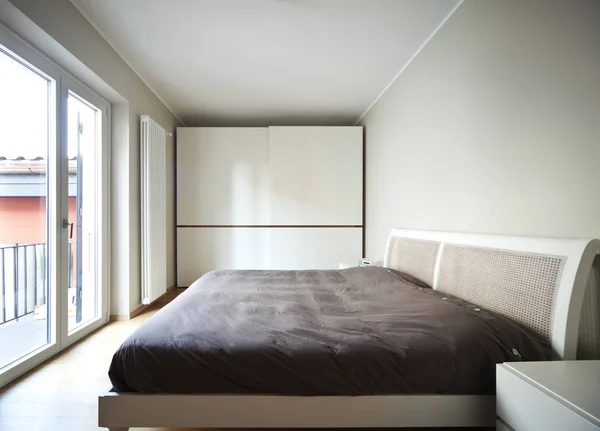 Modern lägenhet sovrum — Stockfoto