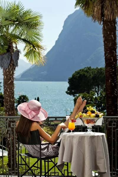 Summer woman portrait on a luxury terrace by the lake — Stock Photo, Image