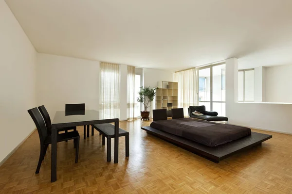 Bright Duplex Hardwood Floors Large Room Double Bed Table — Stock Photo, Image
