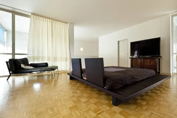 Bright Duplex Hardwood Floors Large Room Double Bed — Stock Photo, Image