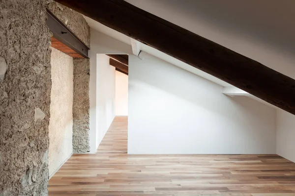 Innenraum schönes Loft, leer — Stockfoto