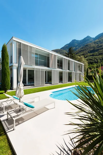 Moderne villa met zwembad — Stockfoto