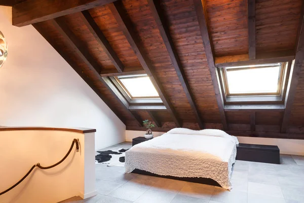 Bonito dormitorio — Foto de Stock