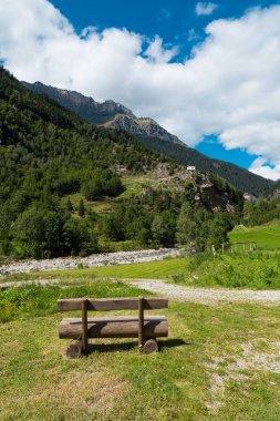 Ahşap Bank parkta kimse