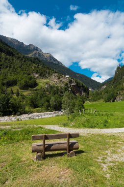 Ahşap Bank parkta kimse