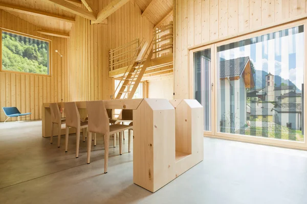 Interno della casa moderna in legno — Foto Stock