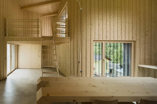 Interno della casa moderna in legno — Foto Stock