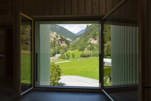 Talblick im Kanton Graubünden in der Schweiz — Stockfoto