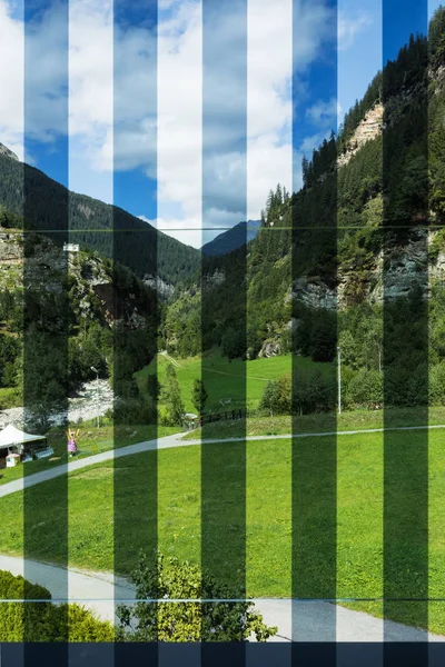 Utsikt över dalen i kantonen Graubünden i Schweiz — Stockfoto