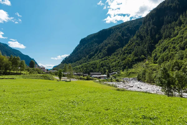 İsviçre valley Grisons Rossa adlı peyzaj — Stok fotoğraf