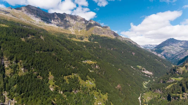 Vista aérea en el cantón de los Grisones en Suiza —  Fotos de Stock