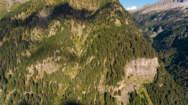 Flygfoto i kantonen Graubünden i Schweiz — Stockfoto