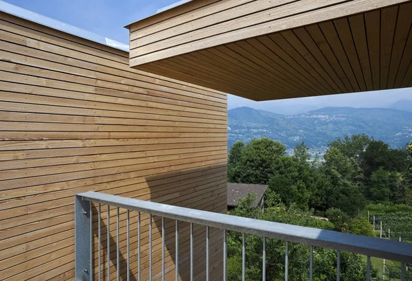Teljesen fából készült modern erkély — Stock Fotó