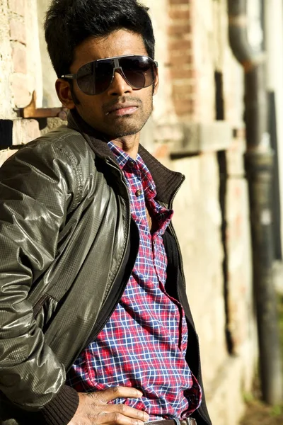 Young indian man portrait wearing sunglasses ( outdoor ) — Stock Photo, Image