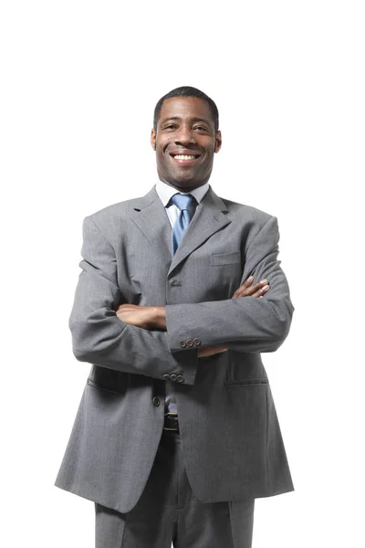 Портрет черного бизнесмена в костюме на белом фоне — стоковое фото