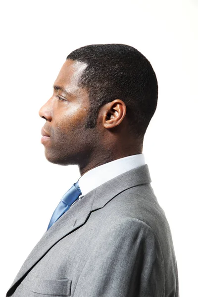 Schwarzer Geschäftsmann Porträt trägt Anzug über weißem Hintergrund — Stockfoto