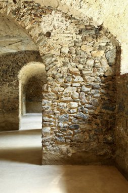 tarihi binada eski mağara