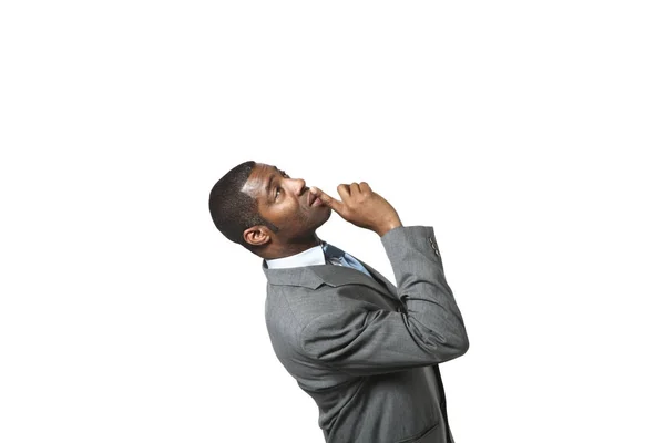 Retrato de hombre de negocios negro con traje sobre fondo blanco —  Fotos de Stock