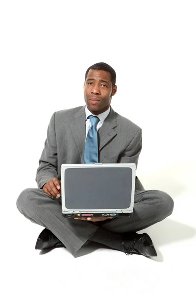 Schwarzer Geschäftsmann Porträt trägt Anzug über weißem Hintergrund — Stockfoto