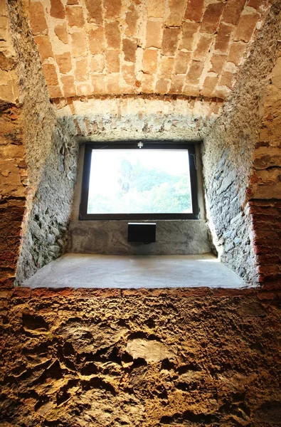 Antigua cueva en edificio histórico —  Fotos de Stock