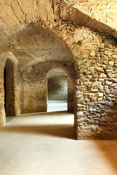 Alte Höhle in historischem Gebäude — Stockfoto