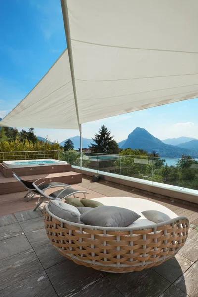 Belle terrasse d'un penthouse — Photo