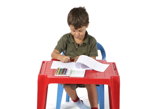 Criança com mesa vermelha — Fotografia de Stock