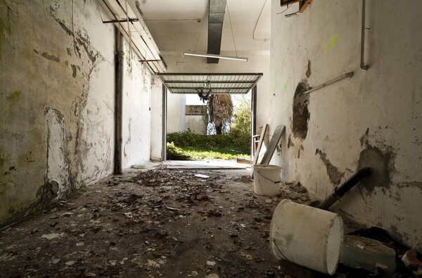 abandoned house, architecture