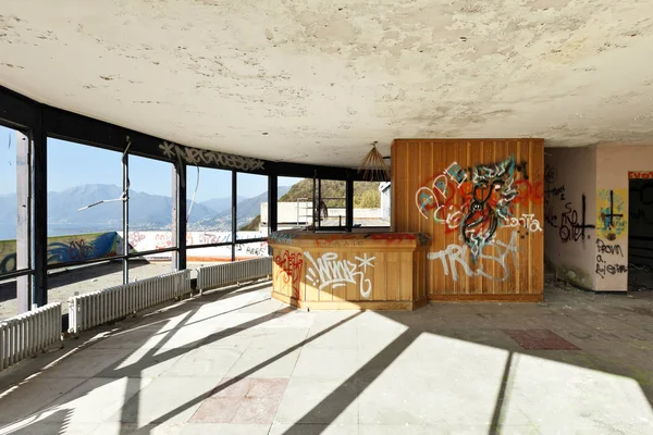 Casa abandonada, arquitetura — Fotografia de Stock