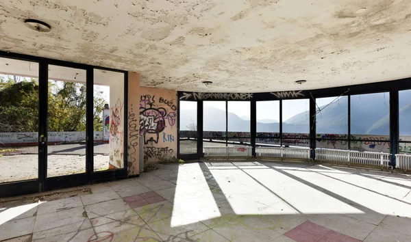 Casa abandonada, arquitetura — Fotografia de Stock