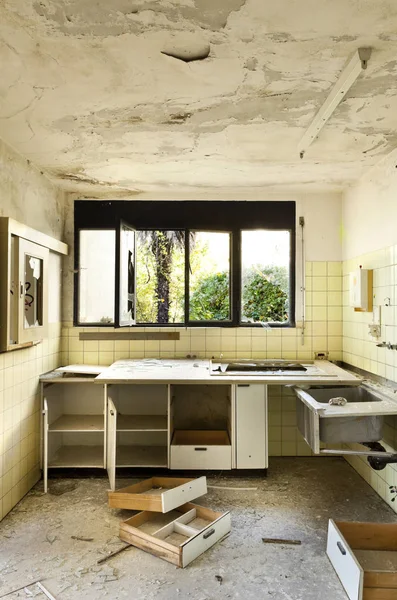Terk edilmiş evde, mimari — Stok fotoğraf