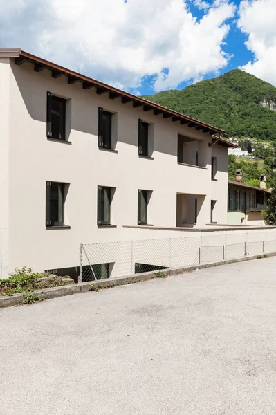 Arquitetura, exterior da casa moderna — Fotografia de Stock