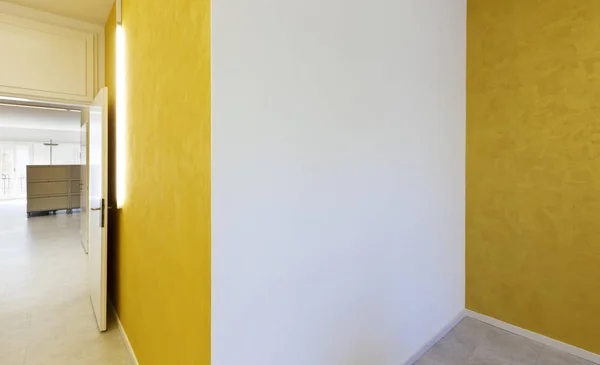 Modern Ofis Tasarım Sarı Duvarlar — Stok fotoğraf
