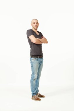Beyaz arka plan üzerinde izole Studio, genç adam portresi 