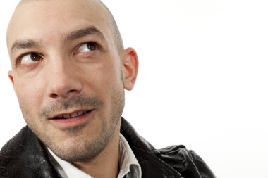 genç adam, beyaz zemin üzerine izole portresi 