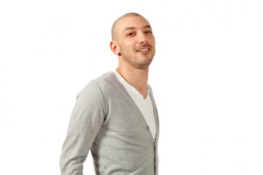 Beyaz arka plan üzerinde izole Studio, genç adam portresi 