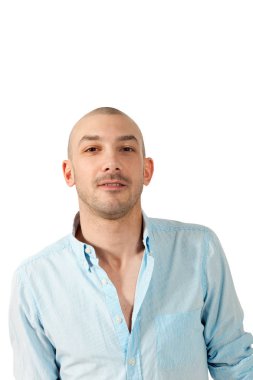 Studio, üzerinde beyaz izole genç adam portresi 