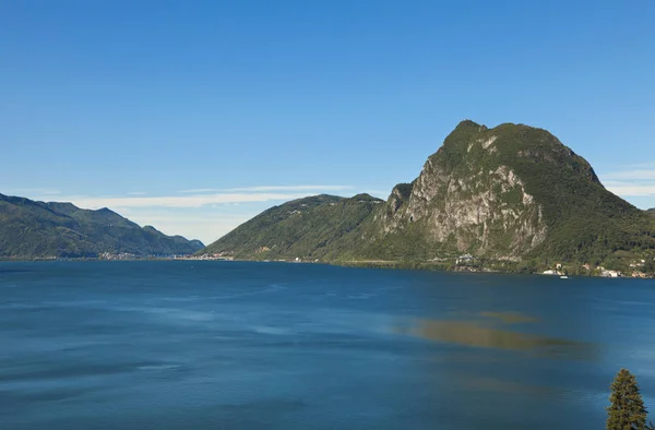 Jezioro Lugano, panoramiczny widok — Zdjęcie stockowe