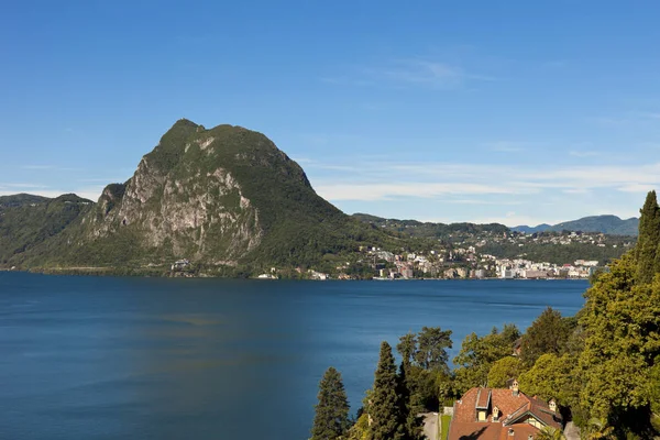 Meer van Lugano, panoramisch uitzicht — Stockfoto