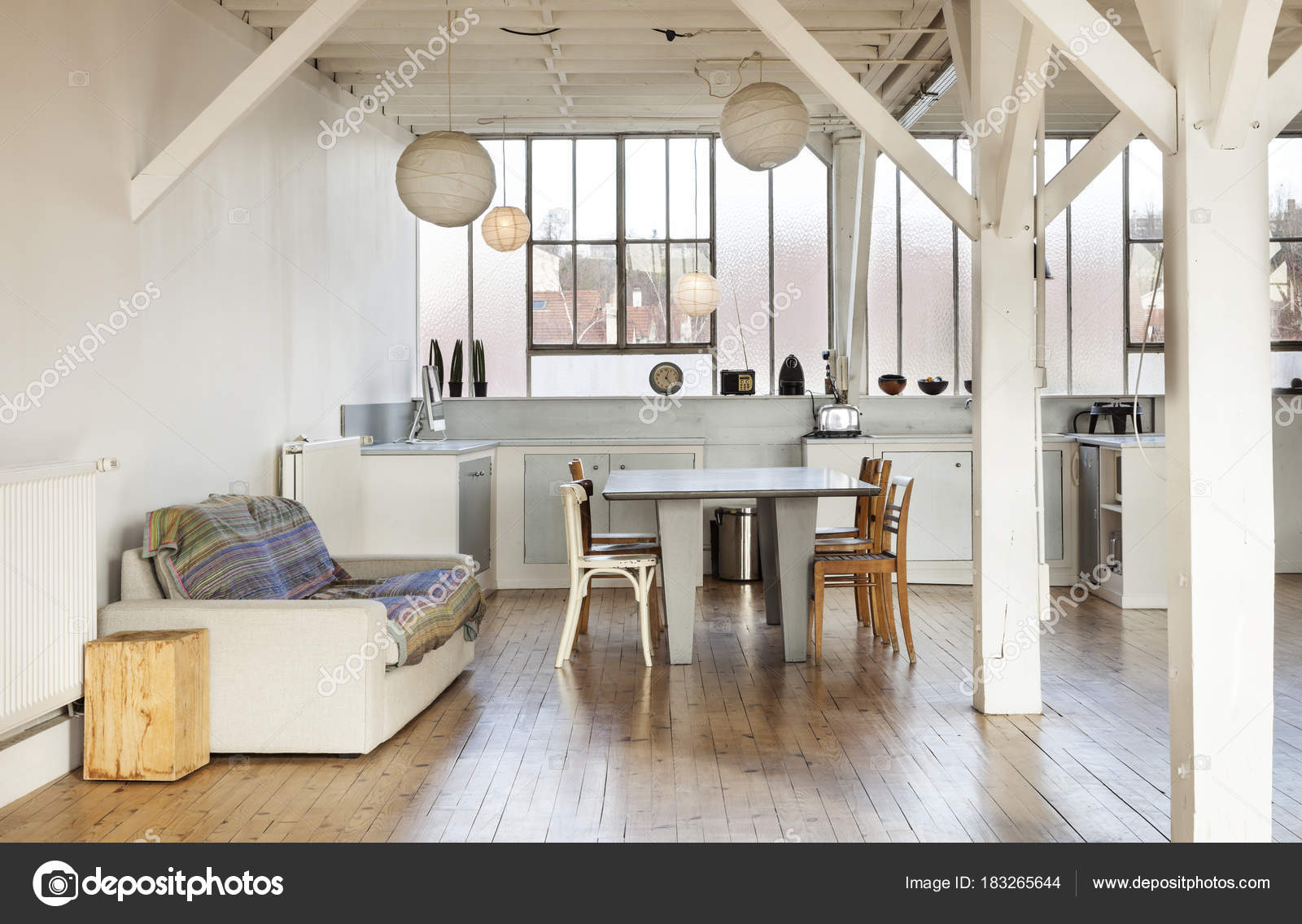 alte Loft, Interieur — Stockfoto © Zveiger #183265644 alte Loft, Interieur — Stockfoto © Zveiger #183265644
