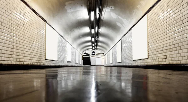 Alter unterirdischer Tunnel — Stockfoto