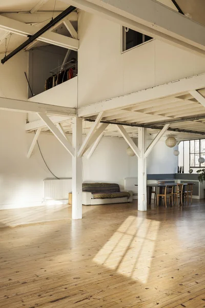 Gamla loft, interiör — Stockfoto