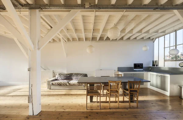 Gamla loft, interiör — Stockfoto