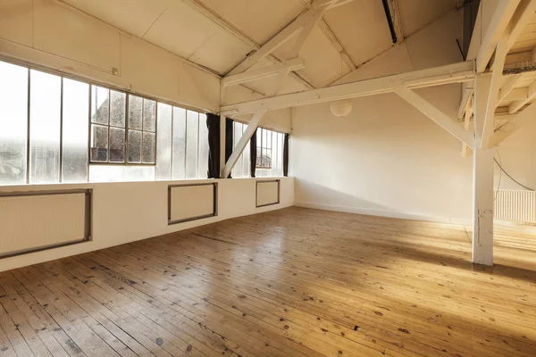 Viejo loft, interior — Foto de Stock